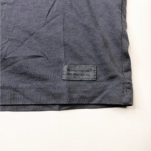 Life Is Good Men’s T Shirt Not All Who Wander Are Lost Camper Traveler Sz Small - Picture 3 of 8